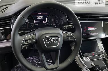 Внедорожник / Кроссовер Audi Q8 2021 в 