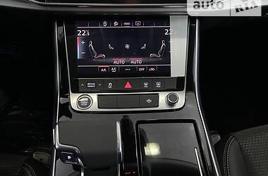 Внедорожник / Кроссовер Audi Q8 2021 в 