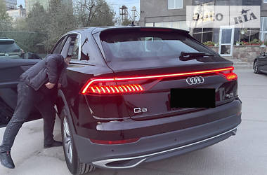 Внедорожник / Кроссовер Audi Q8 2021 в 