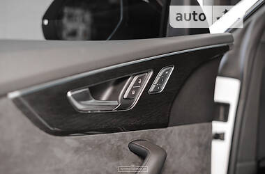 Позашляховик / Кросовер Audi Q8 2020 в 