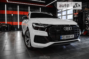 Позашляховик / Кросовер Audi Q8 2020 в 