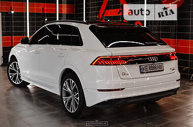 Позашляховик / Кросовер Audi Q8 2020 в 