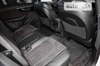 Позашляховик / Кросовер Audi Q8 2020 в 