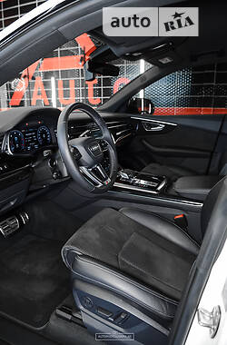 Позашляховик / Кросовер Audi Q8 2020 в 