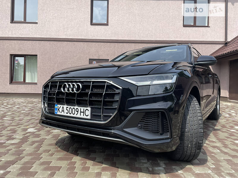 Внедорожник / Кроссовер Audi Q8 2018 в 