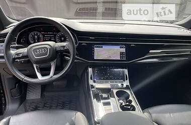Внедорожник / Кроссовер Audi Q8 2018 в 