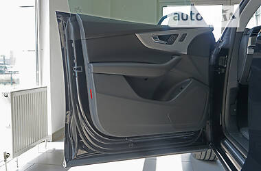 Позашляховик / Кросовер Audi Q8 2022 в Чернівцях