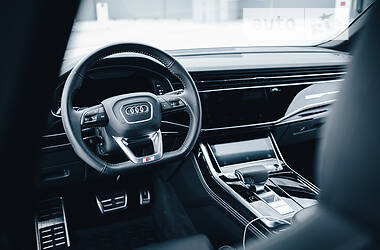 Внедорожник / Кроссовер Audi Q8 2018 в 