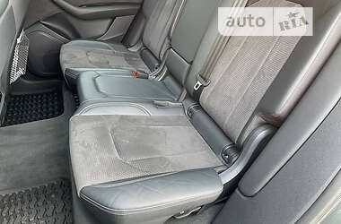 Внедорожник / Кроссовер Audi Q8 2018 в 