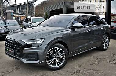 Внедорожник / Кроссовер Audi Q8 2021 в 