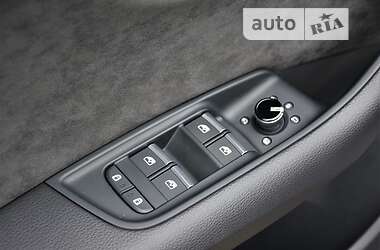 Внедорожник / Кроссовер Audi Q8 2021 в 
