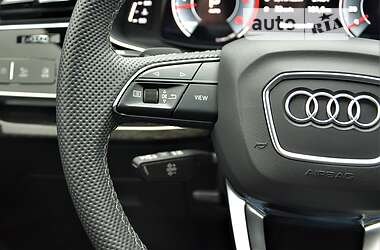 Внедорожник / Кроссовер Audi Q8 2021 в 