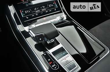Внедорожник / Кроссовер Audi Q8 2021 в 