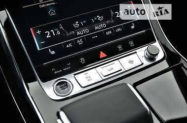 Внедорожник / Кроссовер Audi Q8 2021 в 