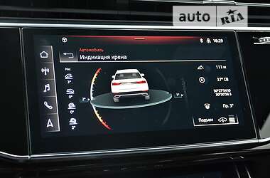 Внедорожник / Кроссовер Audi Q8 2021 в 