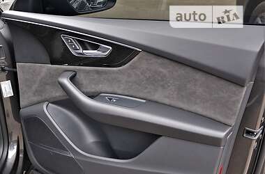 Внедорожник / Кроссовер Audi Q8 2021 в 