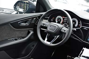 Внедорожник / Кроссовер Audi Q8 2021 в 