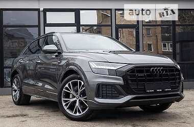 Внедорожник / Кроссовер Audi Q8 2021 в 