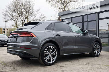Внедорожник / Кроссовер Audi Q8 2021 в 
