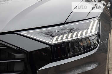 Внедорожник / Кроссовер Audi Q8 2021 в 