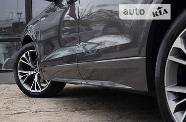 Внедорожник / Кроссовер Audi Q8 2021 в 