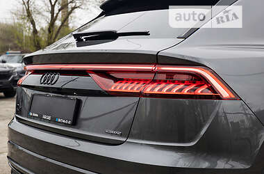 Внедорожник / Кроссовер Audi Q8 2021 в 
