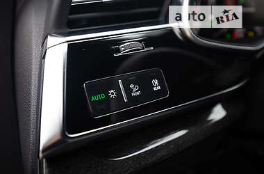 Внедорожник / Кроссовер Audi Q8 2021 в 