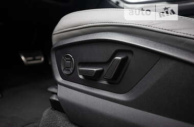 Внедорожник / Кроссовер Audi Q8 2021 в 