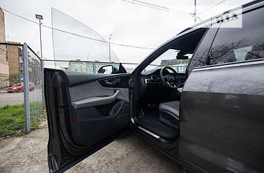 Внедорожник / Кроссовер Audi Q8 2021 в 