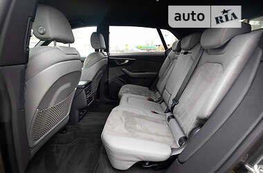 Внедорожник / Кроссовер Audi Q8 2021 в 