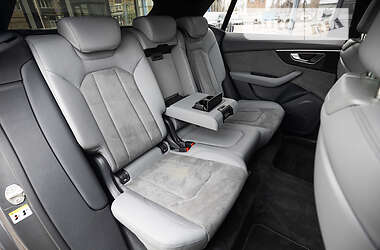 Внедорожник / Кроссовер Audi Q8 2021 в 