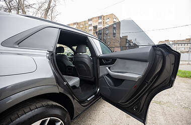 Внедорожник / Кроссовер Audi Q8 2021 в 