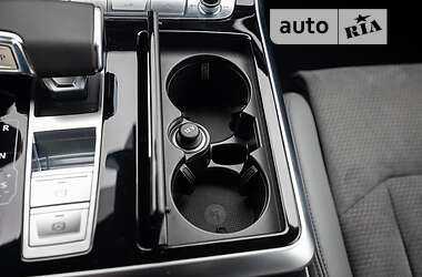 Внедорожник / Кроссовер Audi Q8 2021 в 