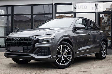 Внедорожник / Кроссовер Audi Q8 2021 в 
