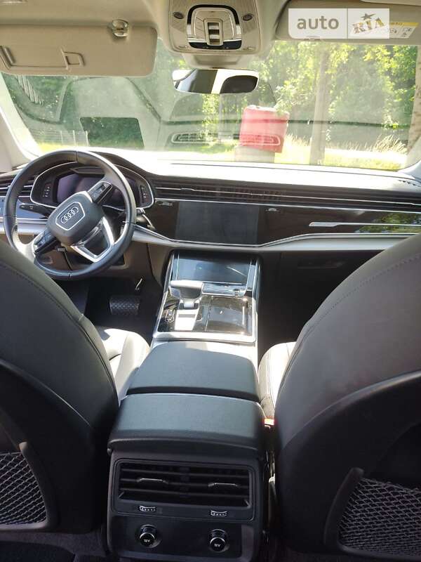 Позашляховик / Кросовер Audi Q8 2018 в Ужгороді