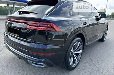 Позашляховик / Кросовер Audi Q8 2018 в 