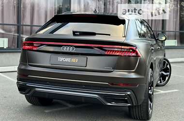 Позашляховик / Кросовер Audi Q8 2020 в 