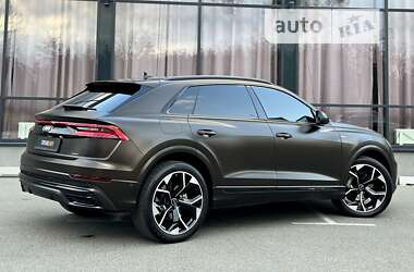 Позашляховик / Кросовер Audi Q8 2020 в 