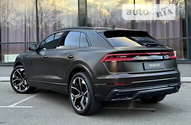 Позашляховик / Кросовер Audi Q8 2020 в 