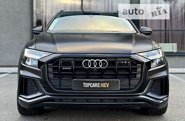 Позашляховик / Кросовер Audi Q8 2020 в 