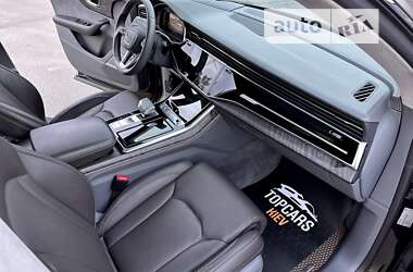 Позашляховик / Кросовер Audi Q8 2020 в 