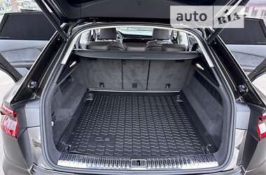 Позашляховик / Кросовер Audi Q8 2020 в 