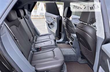 Позашляховик / Кросовер Audi Q8 2020 в 