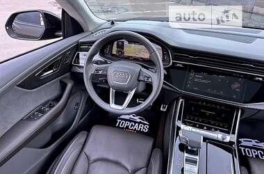 Позашляховик / Кросовер Audi Q8 2020 в 