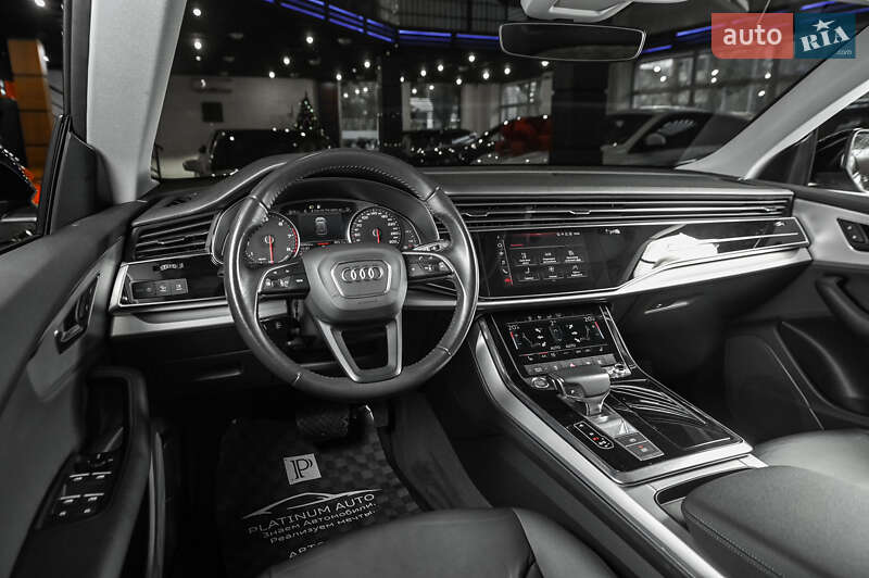 Внедорожник / Кроссовер Audi Q8 2018 в Ужгороде