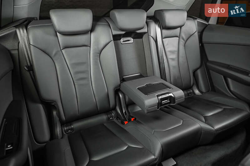 Внедорожник / Кроссовер Audi Q8 2018 в Ужгороде