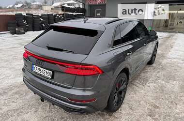 Позашляховик / Кросовер Audi Q8 2021 в 