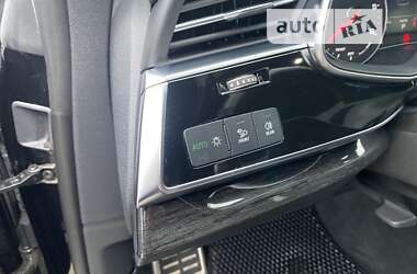 Позашляховик / Кросовер Audi Q8 2020 в 