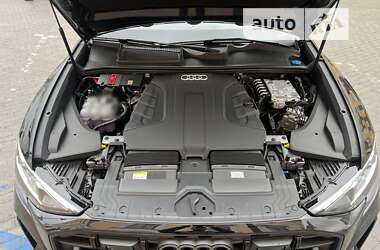 Внедорожник / Кроссовер Audi Q8 2024 в 