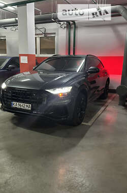 Позашляховик / Кросовер Audi Q8 2021 в 